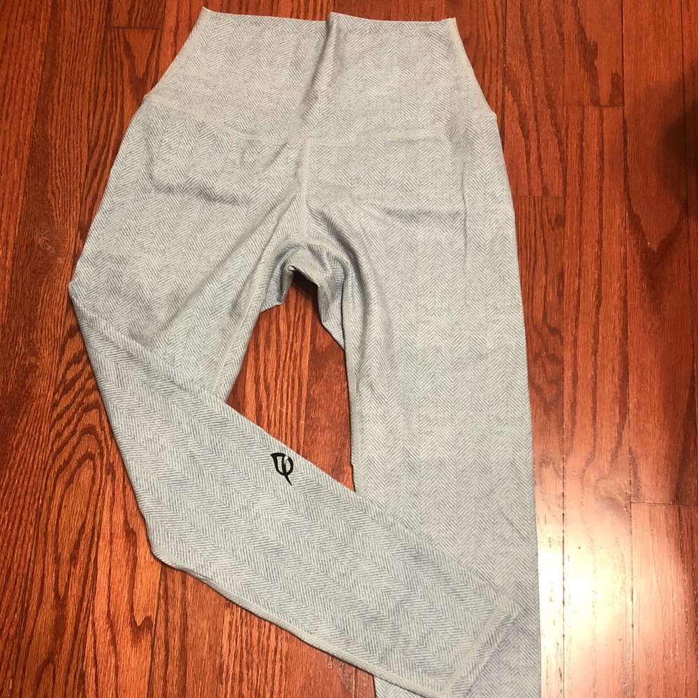 P’tula Gray and White Leggings Size M
